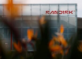 Sandisk’s and Micron’s stocks sink as the rotation trade builds, but supply shortages should limit losses