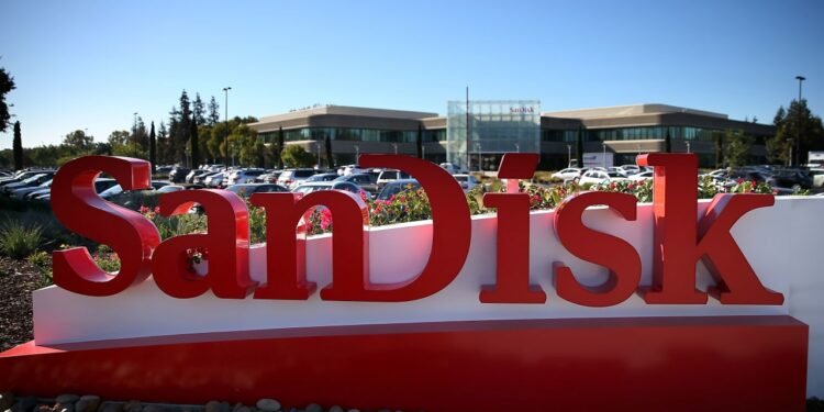 Sandisk’s stock is plunging, but some analysts are getting even more bullish