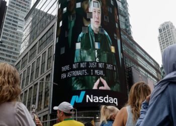 Short sellers load up against SpaceX as stock retreats back to IPO price