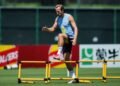 Soccer-England’s Kane confirms golf outing with Trump, praises president’s game