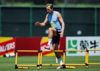 Soccer-England’s Kane confirms golf outing with Trump, praises president’s game