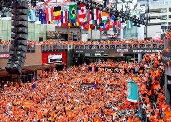 Soccer-From Algerian fervour to Oranje march, World Cup transforms Kansas City