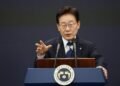 South Korea’s Lee urges speed in launching mega chip projects