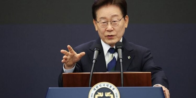 South Korea’s Lee urges speed in launching mega chip projects
