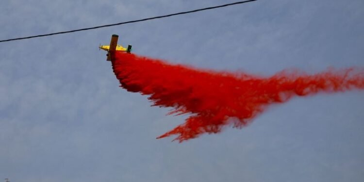 Spanish firefighters turn to the offensive against deadly Almeria blaze