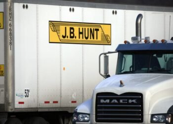 The trucking market is tighter than it’s been in years — but investors are upbeat on J.B. Hunt