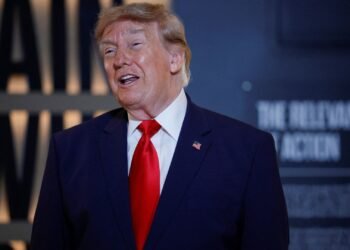 Trump says everybody's profiting from market gains, but mostly the 1%