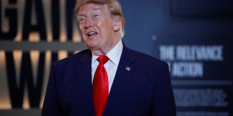 Trump says everybody's profiting from market gains, but mostly the 1%