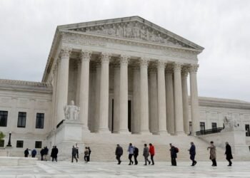 US Supreme Court to hear gun, LGBT, voting rights cases in next term