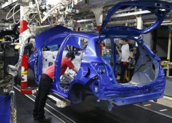 U.S. manufacturers keep on trucking despite a road littered with obstacles