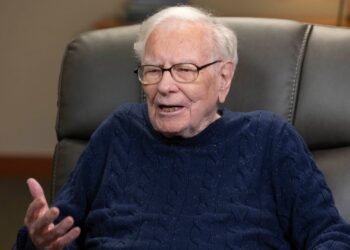Warren Buffett calls Bill Gates' actions with Epstein 'distasteful,' but people make mistakes