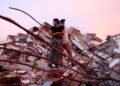 Young survivors of Venezuela quakes run shelters as search drags on